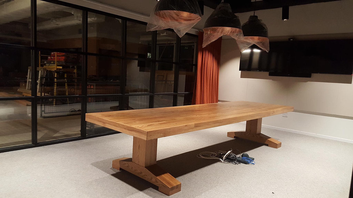 STOLOVI VELIKOG FORMATA - SPOJ LUKSUZA, FUNKCIONALNOSTI I ZANATSKE IZRADE